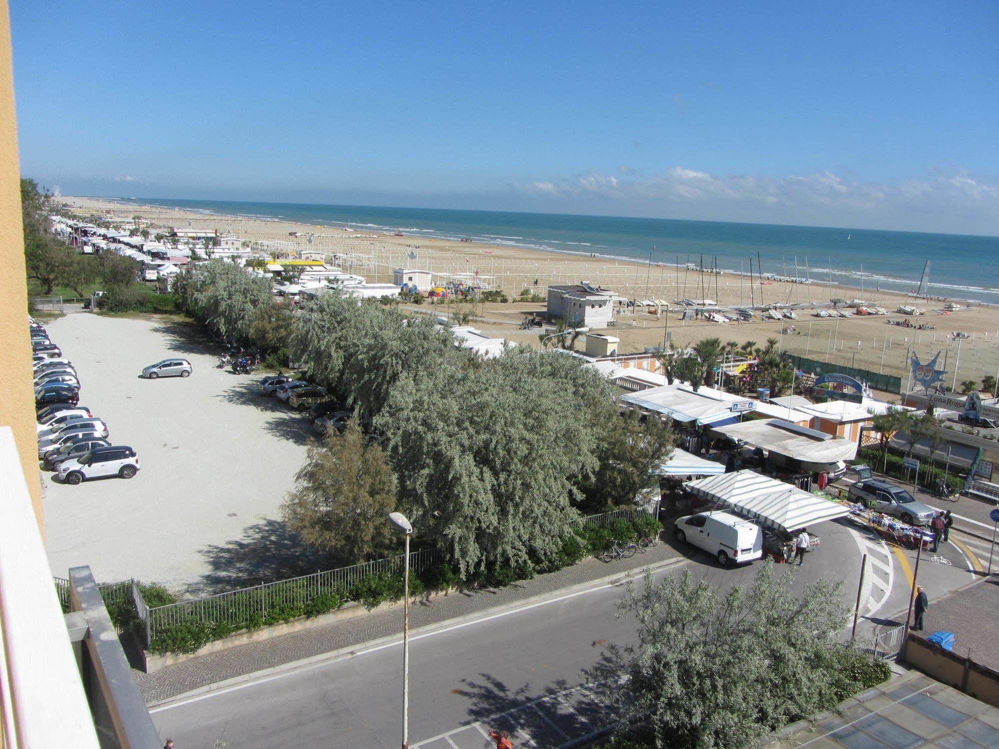 Hotel Carlton Beach Rimini Zewnętrze zdjęcie